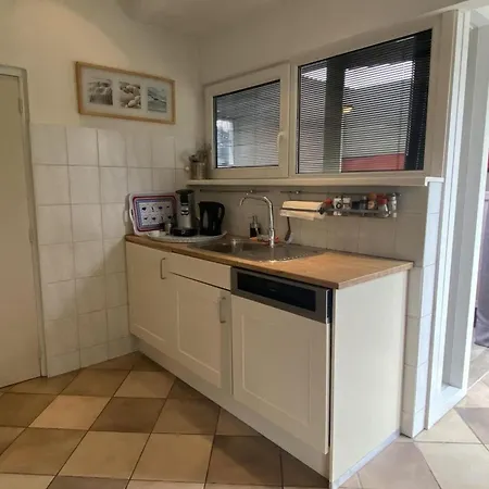 בית נופש Lovely With Garden