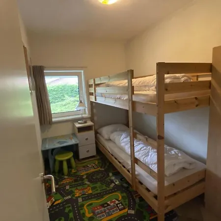 בית נופש Lovely With Garden