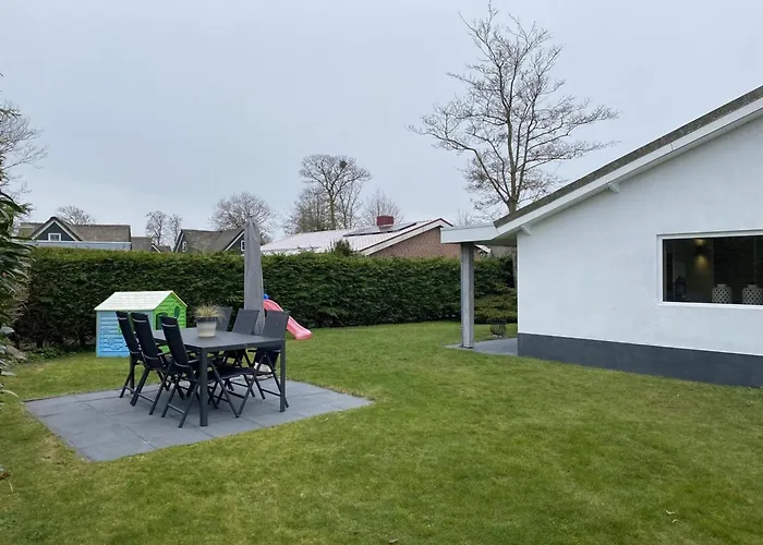 Feriehus Lovely With Garden Sint Maartensvlotbrug