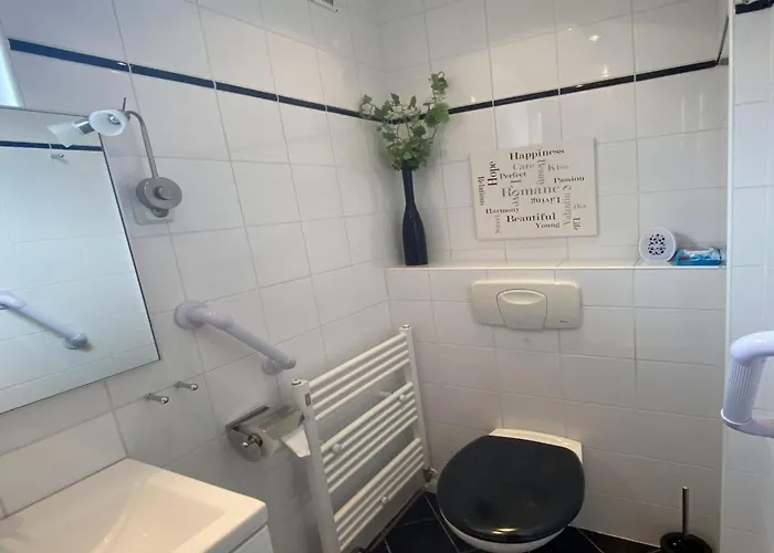 Feriehus Lovely With Garden *