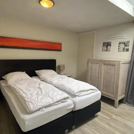 Lovely With Garden Semesterbostad *