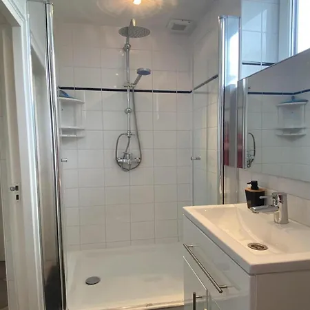 Semesterbostad Lovely With Garden Sint Maartensvlotbrug