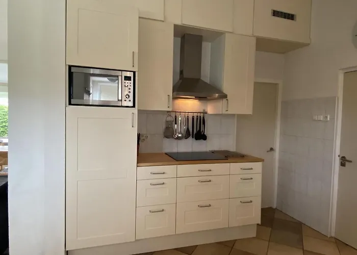 Nyaraló Lovely With Garden *