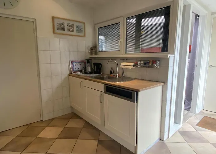 Nyaraló Lovely With Garden