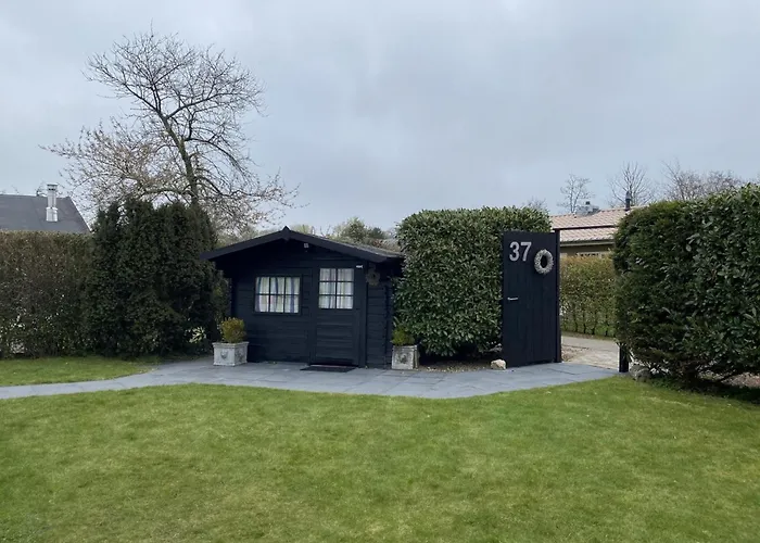 Lovely With Garden Nyaraló *